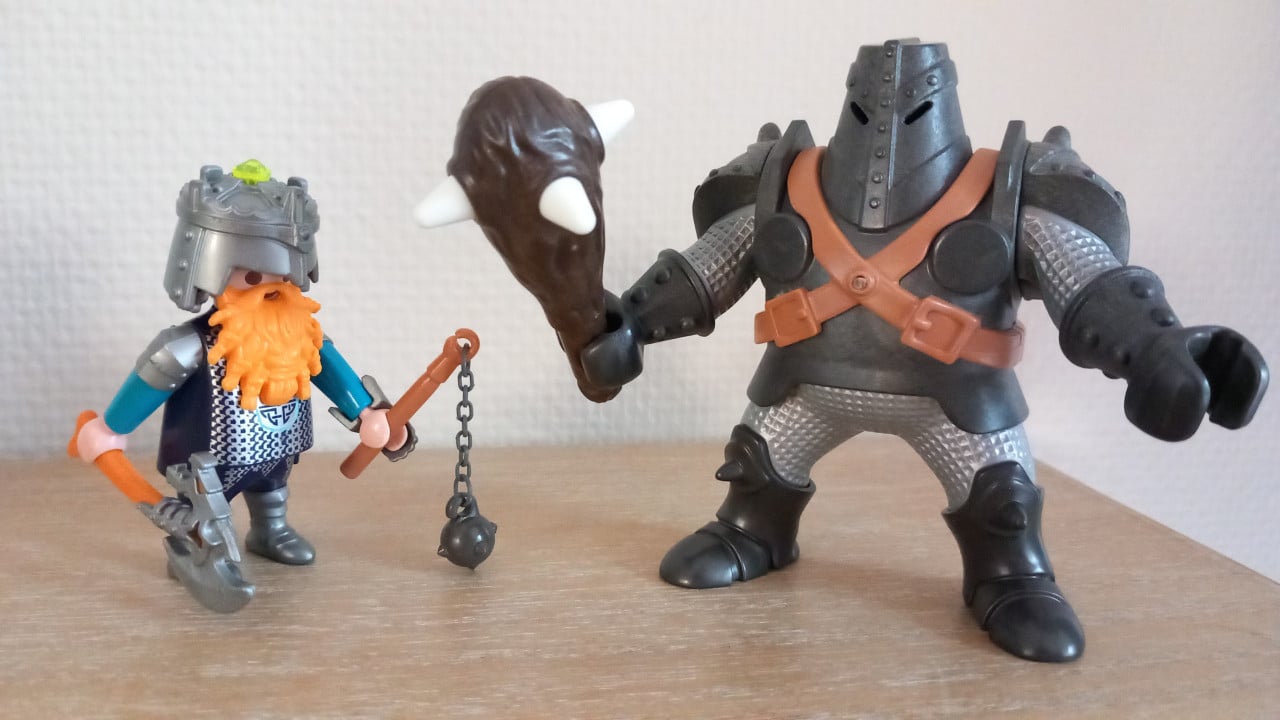 Playmobil Collosus met dwergridder in gevecht