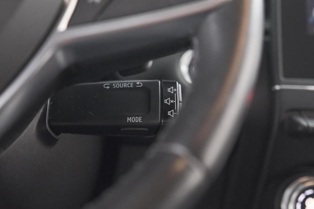 Renault Captur tce 130 edc intens | trekhaak | adaptieve cruise control | c
