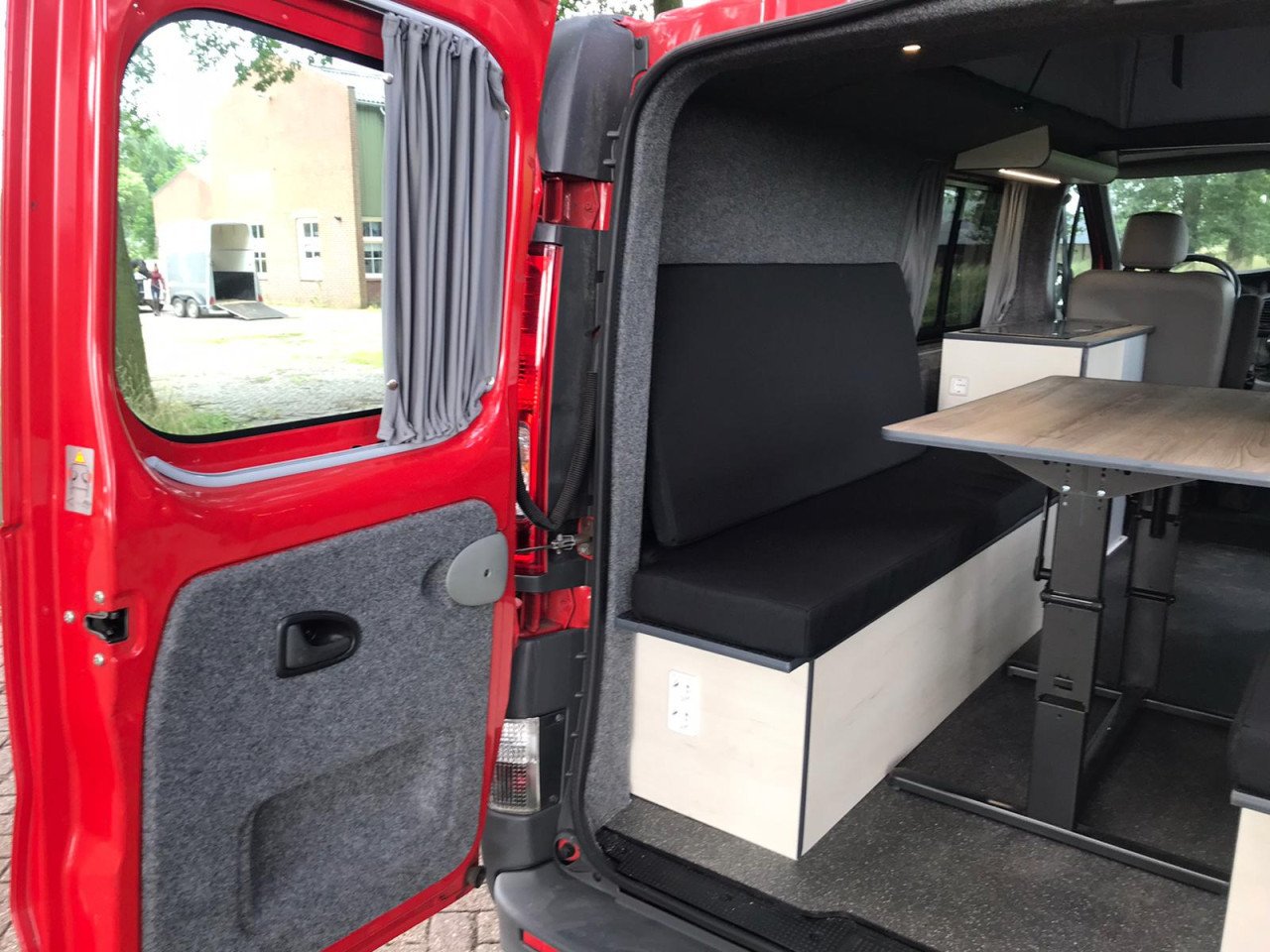 CAMPER