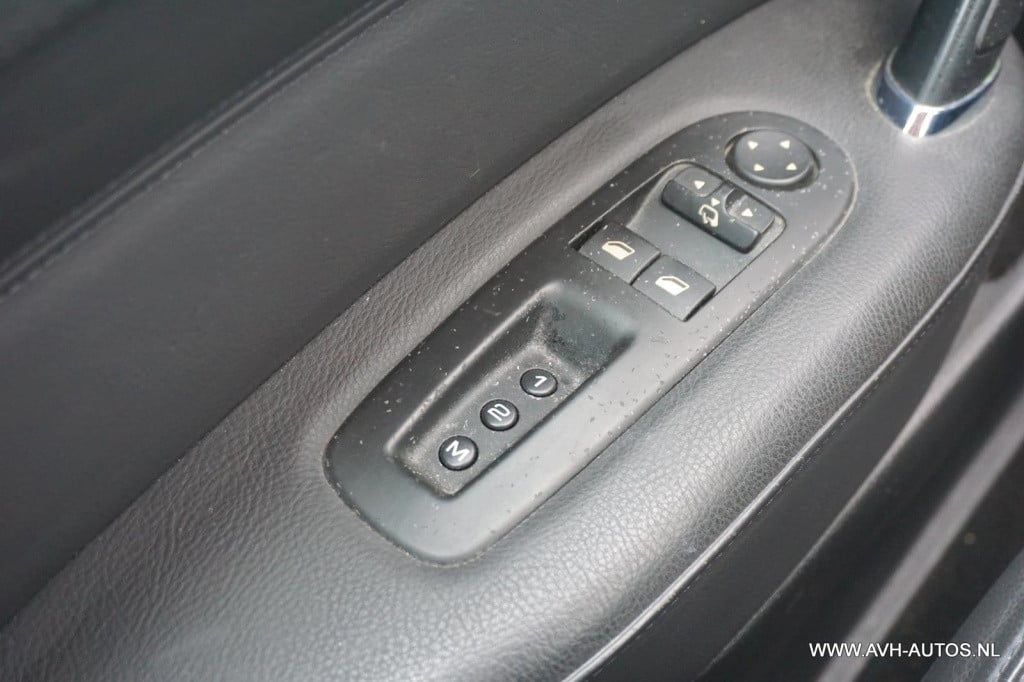 Peugeot 407 coupé 2.2-16v pack