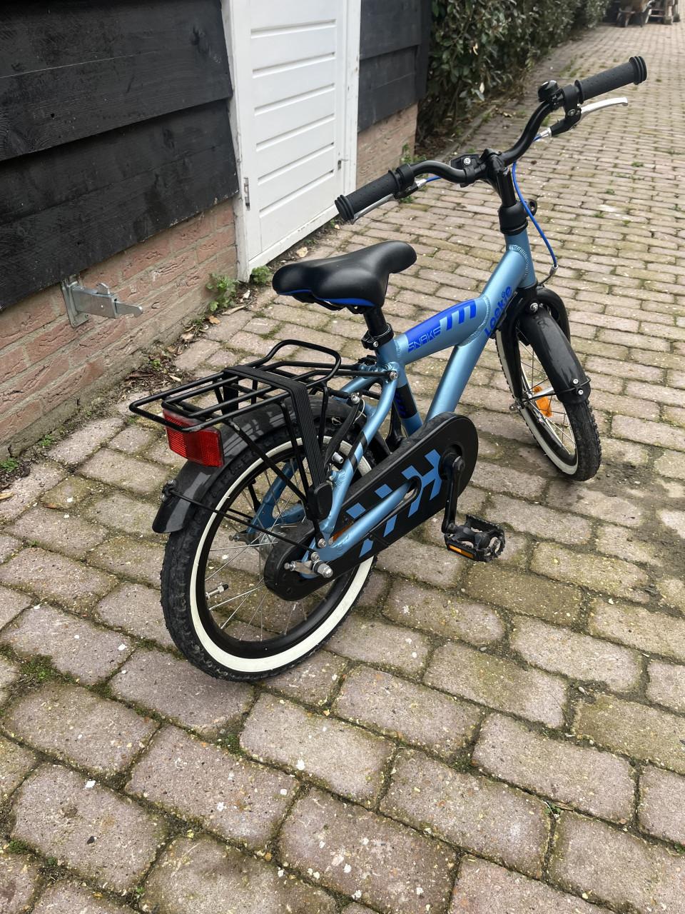 Loekie Snake kinderfiets 16" incl. zijwieltjes