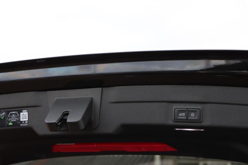 Audi A5 avant 2.0 e-hybrid quattro s edition competition black style 367pk 