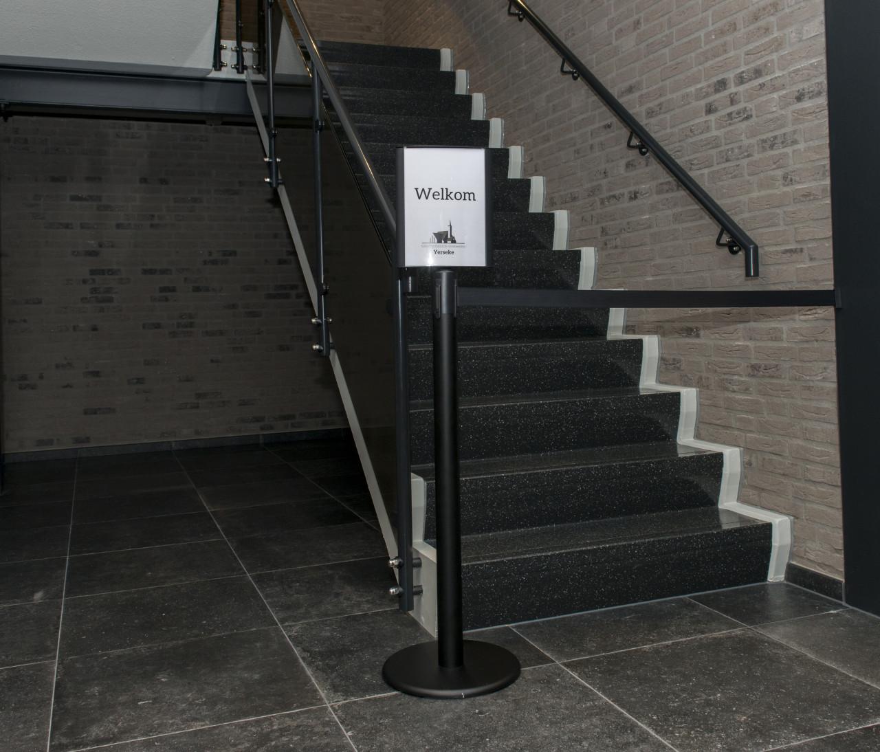 Afzetpalen met koord of trekband