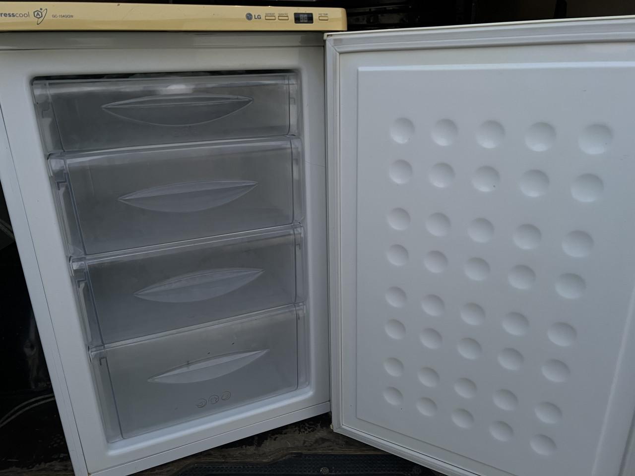 A+ klasse 4 laden tafelmodel vrieskast 85x55 cm. Inhoud Vriezer 110 liter