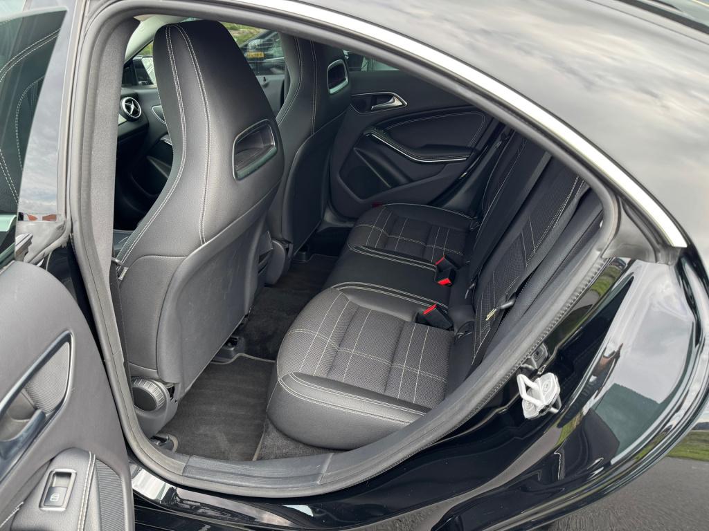 Mercedes-Benz Cla 180 urban automaat , apple-carplay , afneembare trekhaak