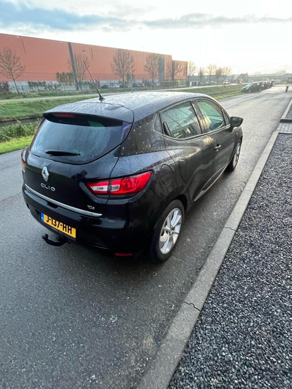 Renault Clio 0.9 tce limited | cruise control | airco | trekhaak | navigati