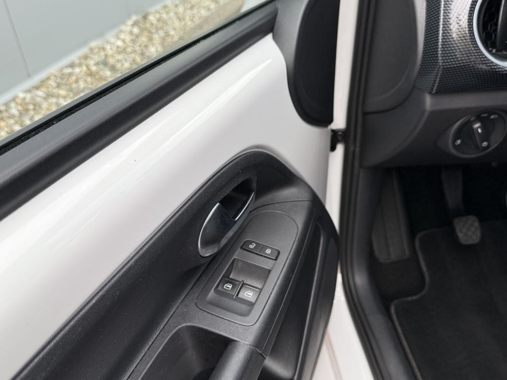 Volkswagen UP! 1.0 65pk 5drs. cruise | apps | camera