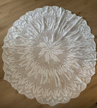 VINTAGE KUNSTIG GEBREID TAFELKLEED Ø 145