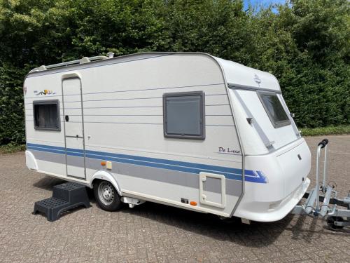 Hobby de Luxe 460 Ufe met mover