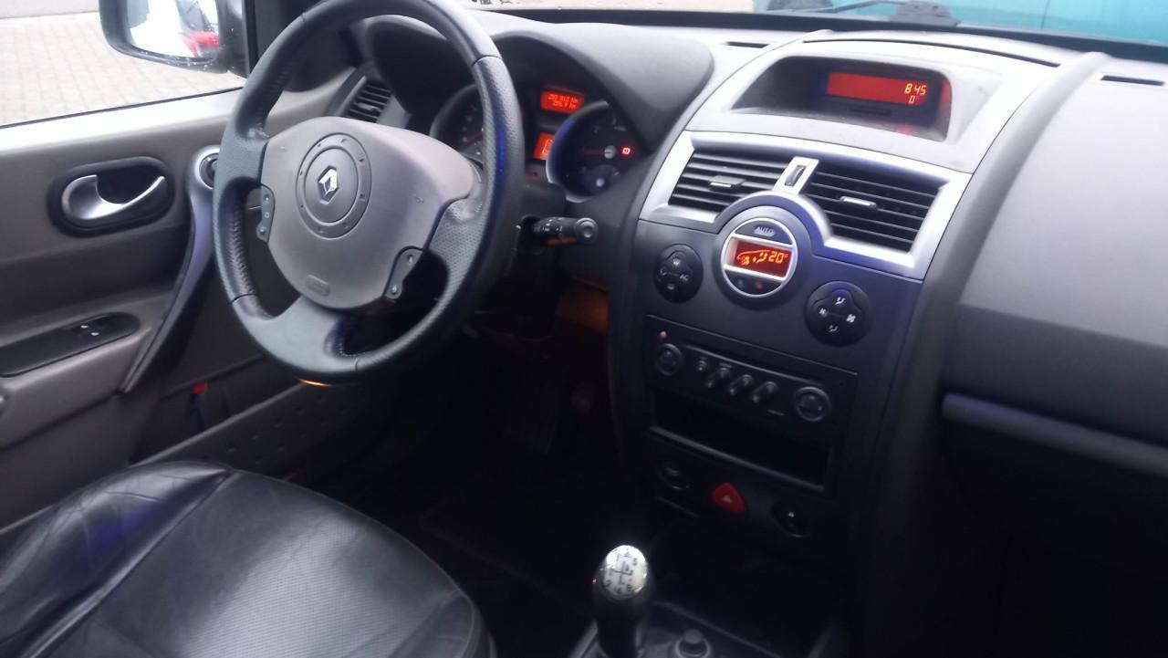 Renault megane 1.6 16v 3deurs bj:2003 airco panoramadak leer apk 2027