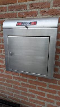 RVS wand brievenbus