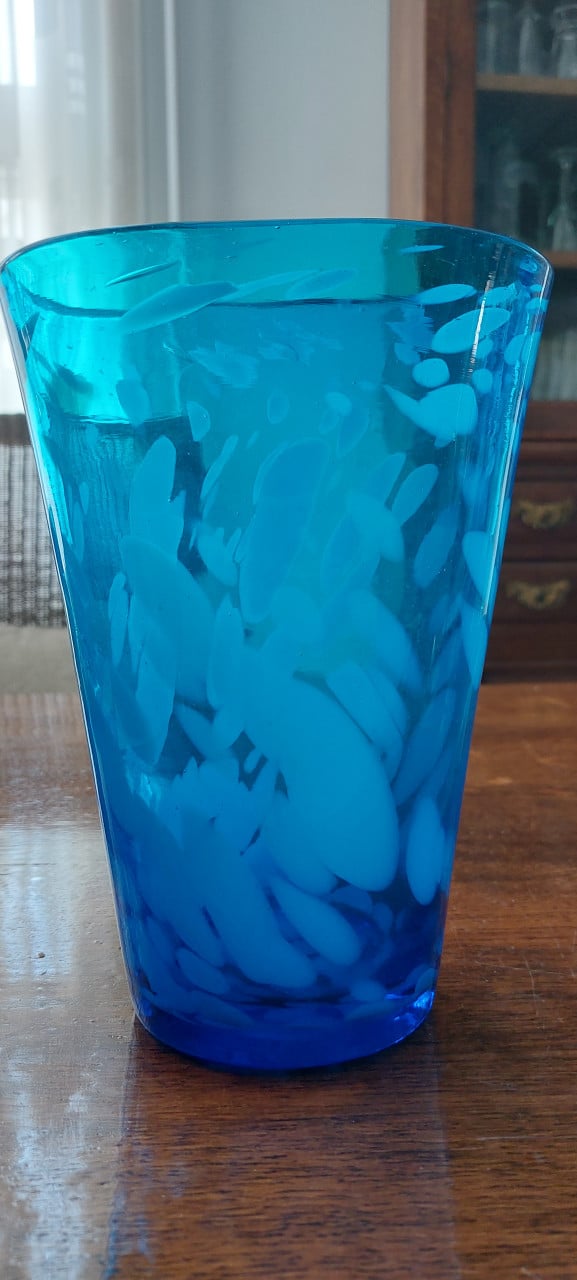 Blauwe glazen vaas