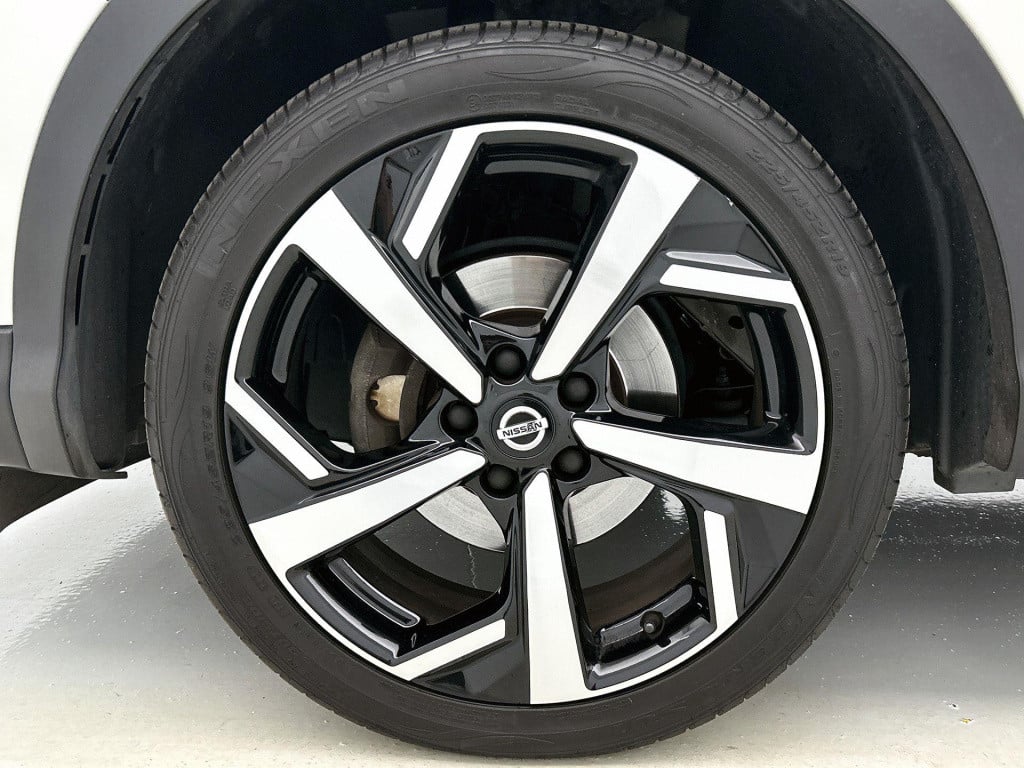 Nissan Qashqai 1.2 tekna | parkeer sensoren | lmv | panorama dak | navigati
