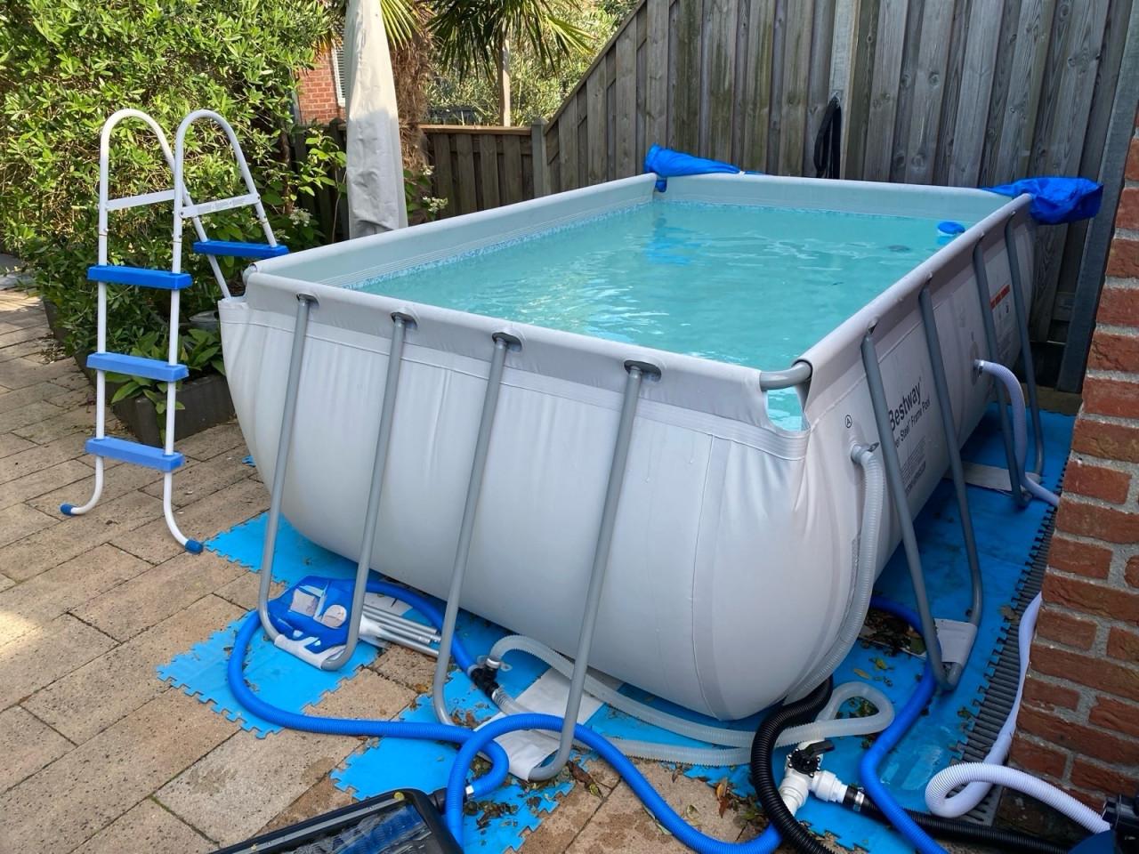 Bestway opbouwzwembad 2 x 3m met Waterland zandfilterpomp en zonnepaneel