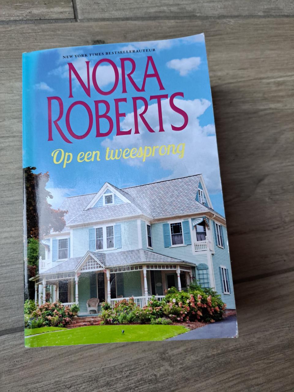 Roman Op een tweesprong van Nora Roberts