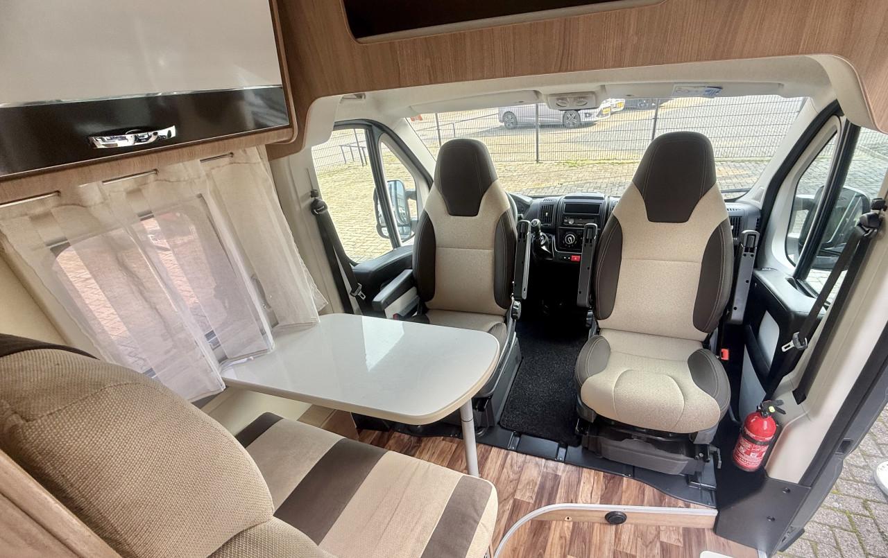 Mc Louis Menfys S-Line Van  (5.40m zeer compact, airco,1e eigenaar)