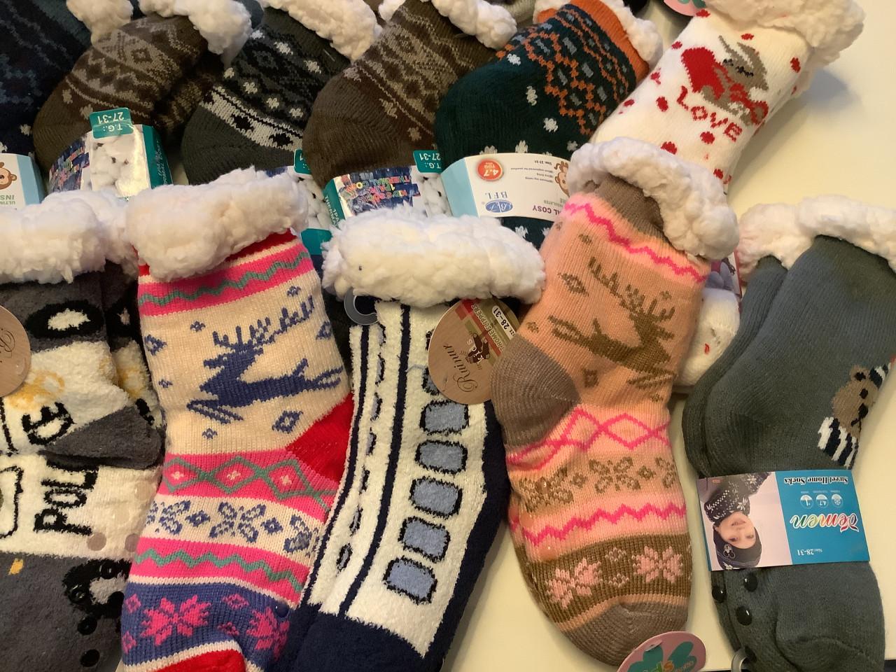 Partij leuke kinder fluffy huissokken. ( partij 214)