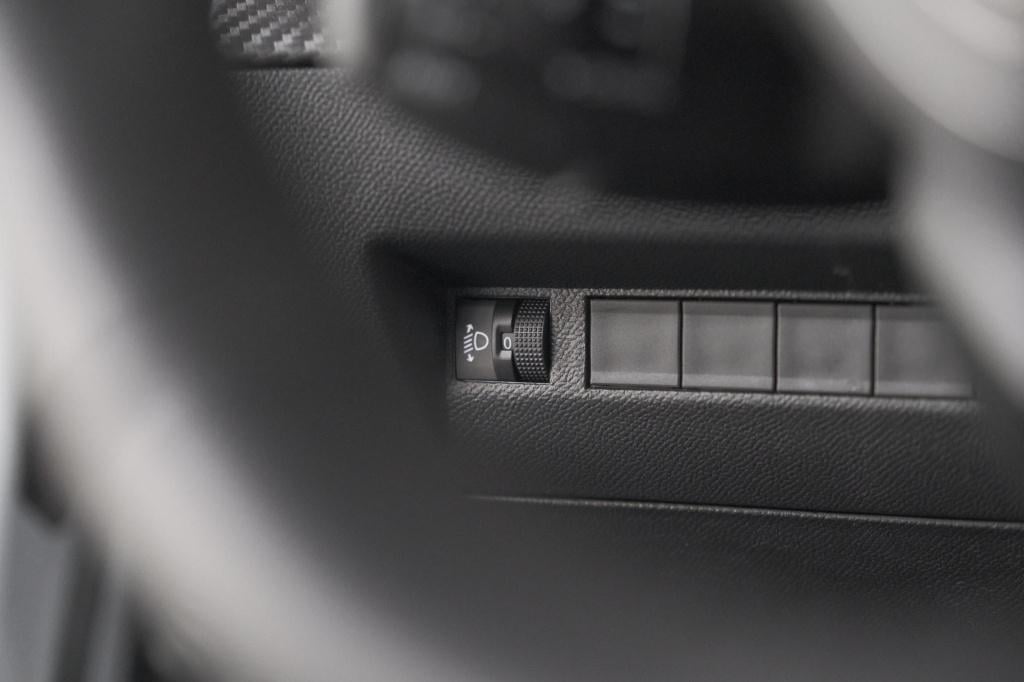 Peugeot 2008 puretech 100 allure | camera | navigatie | parkeersensoren | a