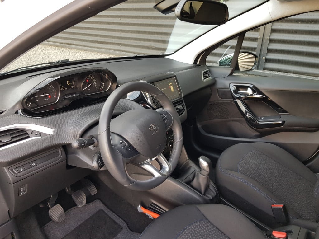 Peugeot 208 signature 1.2