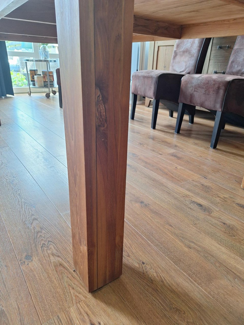 Zeer zware teakhouten tafel 1 x 2 meter en event 6 stoelen