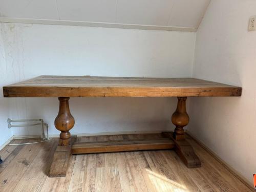 Eikenhouten tafel