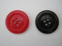 Vintage knopen ; donkerbruin 41 mm. Rood niet meer aanwezig