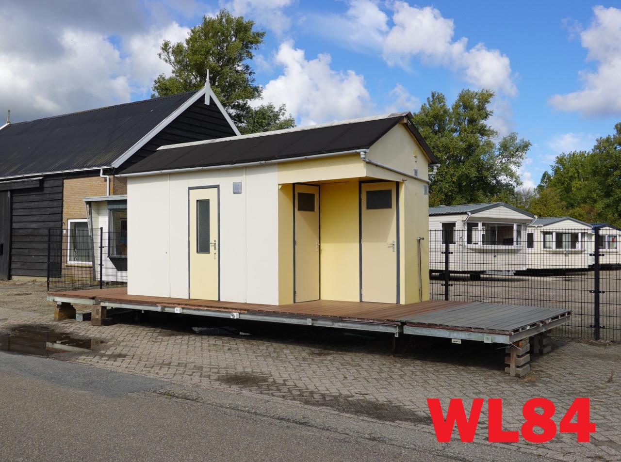 Leuk 4 pers strandhuisje met vlonderterras en dubbel glas te koop