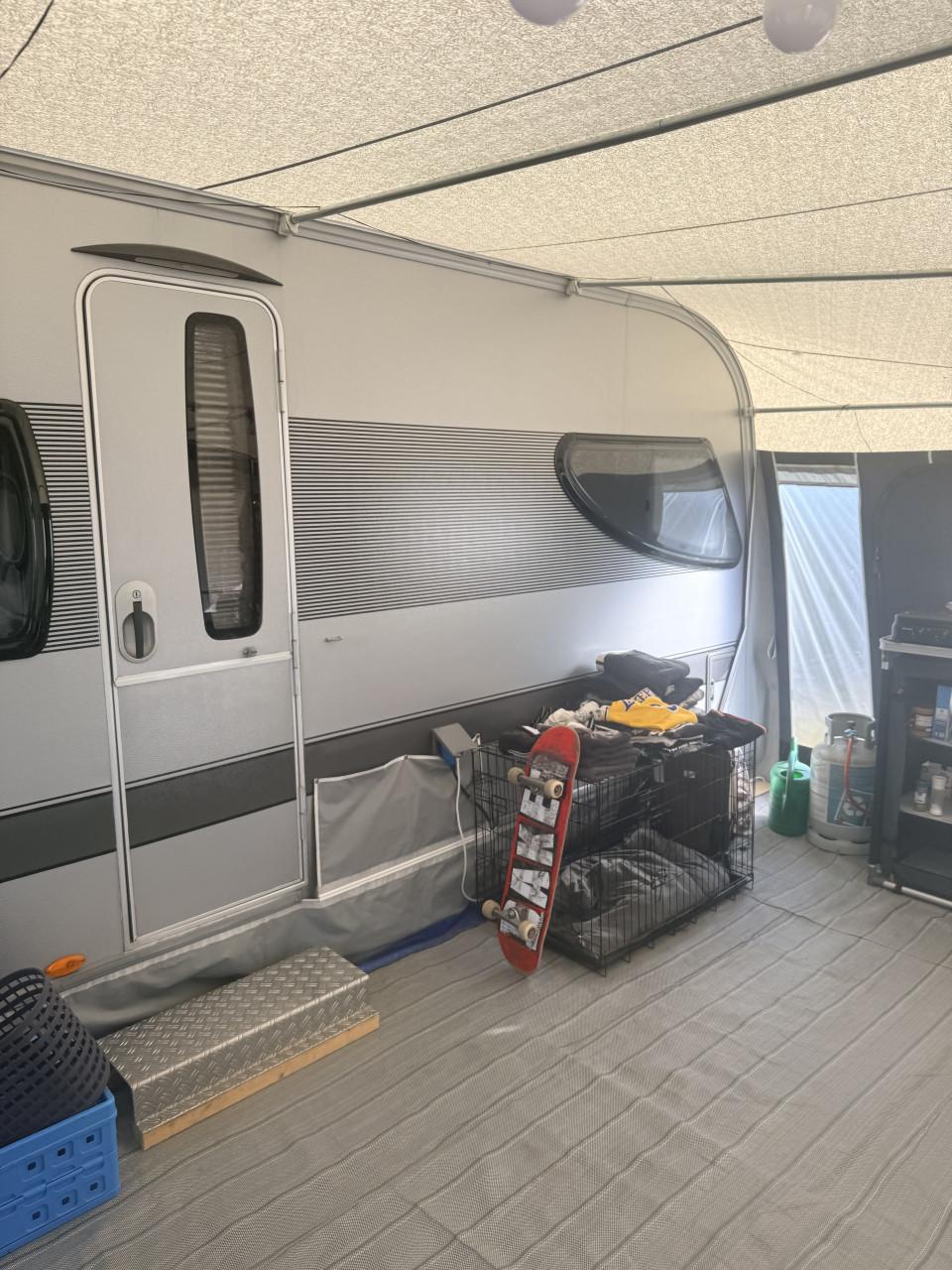 Caravan voortent met luifel