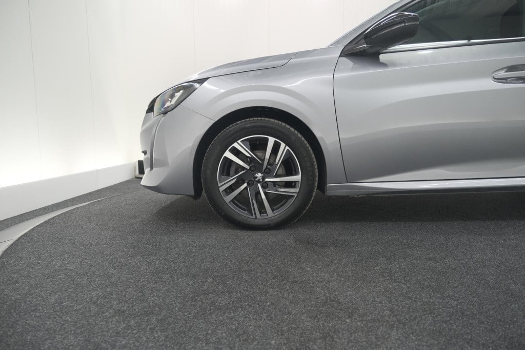 Peugeot 208 puretech 100 allure | camera | navigatie | parkeersensoren | ap