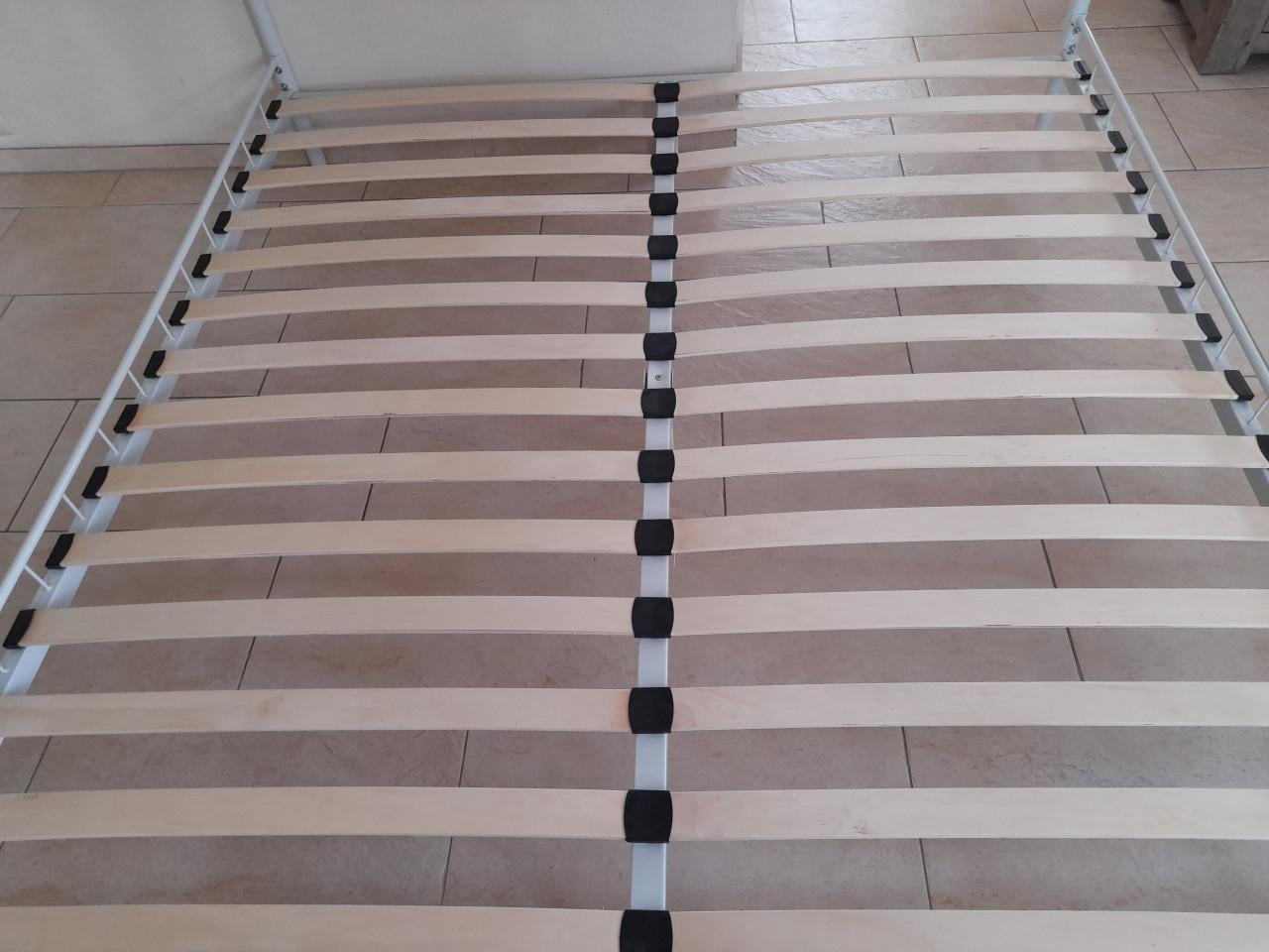2 persoons bed 180 x 200 (in goede staat)