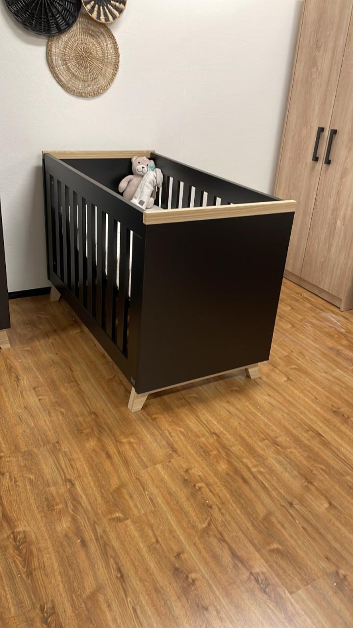 TMF Kinderkamer: Commode en Ledikant (incl. matras)