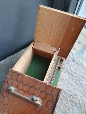 Vintage Reuge Zwitserse houten huisje Muziek / Sieraden doos....