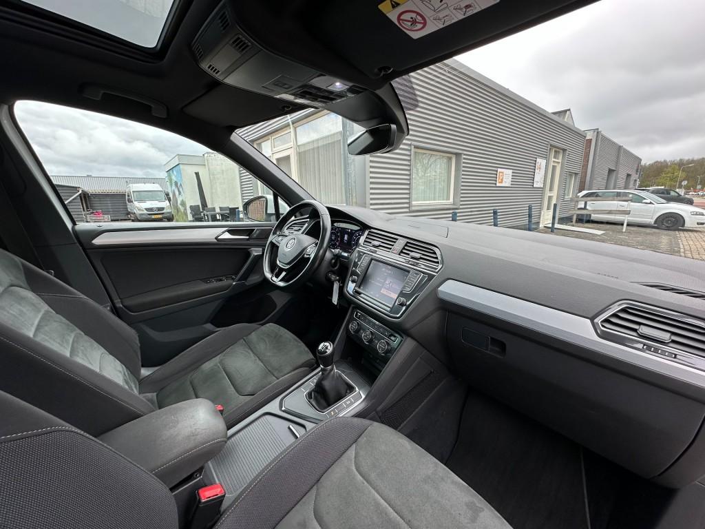 Volkswagen Tiguan 1.4 tsi act connected series r-line panoramadak trekhaak 