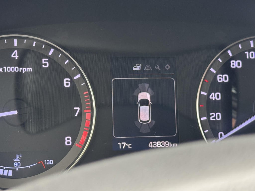 Hyundai I 20 1.2 hp i-motion premium | panoramadak | cruise & climate contr