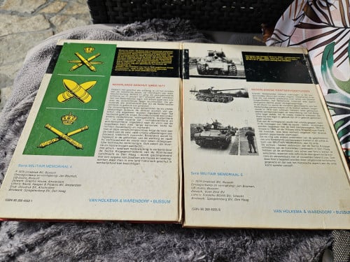 2 Boeken Nederlands Geschut en Pantser Voertuigen voor verzamelaars...