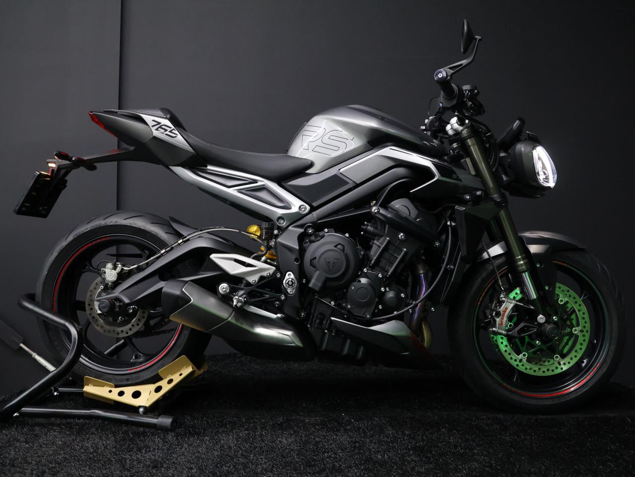 STREET TRIPLE RS | Silver ice