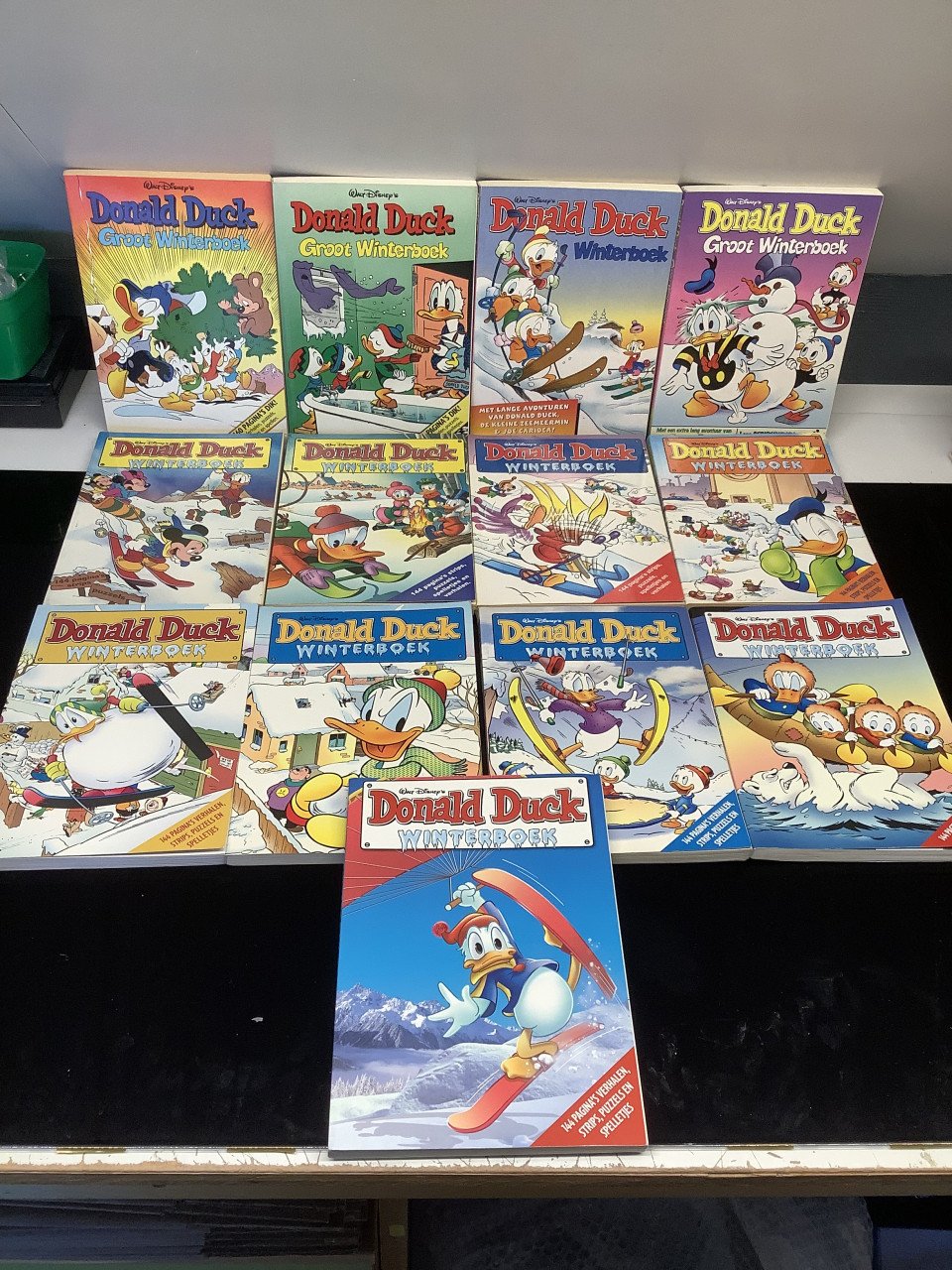 Grote stapel Donald Duck vakantie- en winterboeken.  Alleen af te halen.