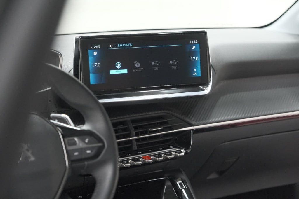 Peugeot 208 puretech 100 eat8 allure pack | camera | navigatie | apple carp