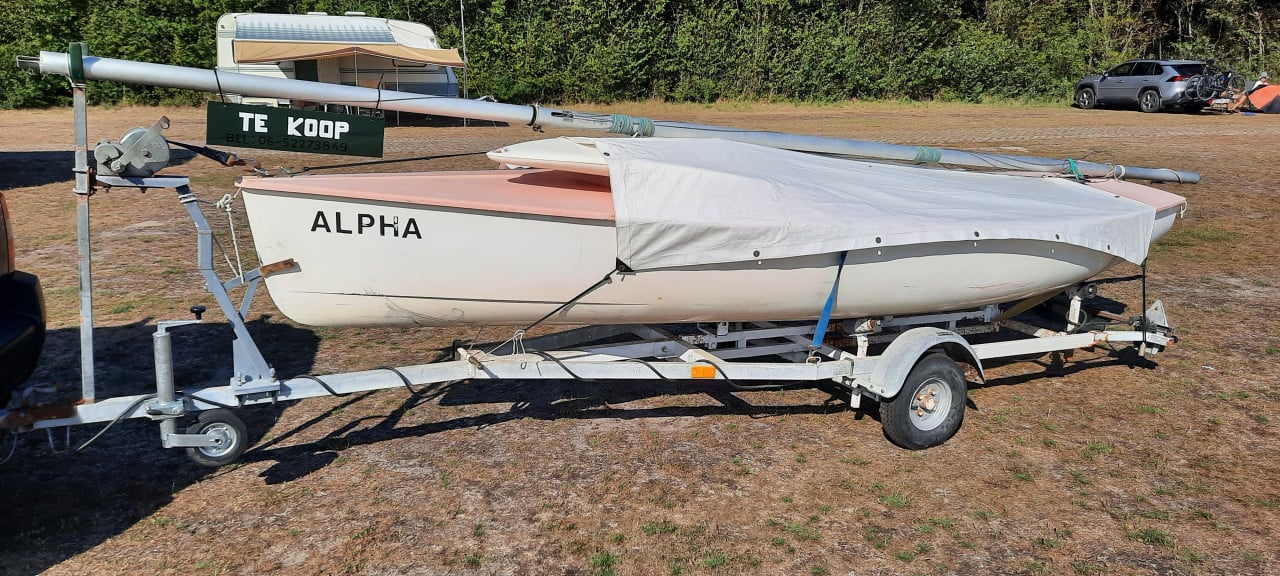 Zeilboot met trailer