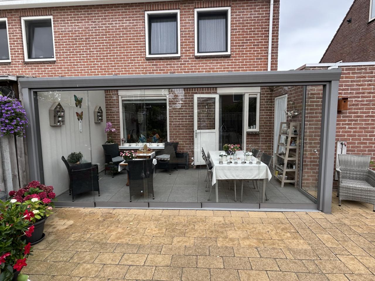 Ter overname 5 gehard glazen schuifwanden voor veranda