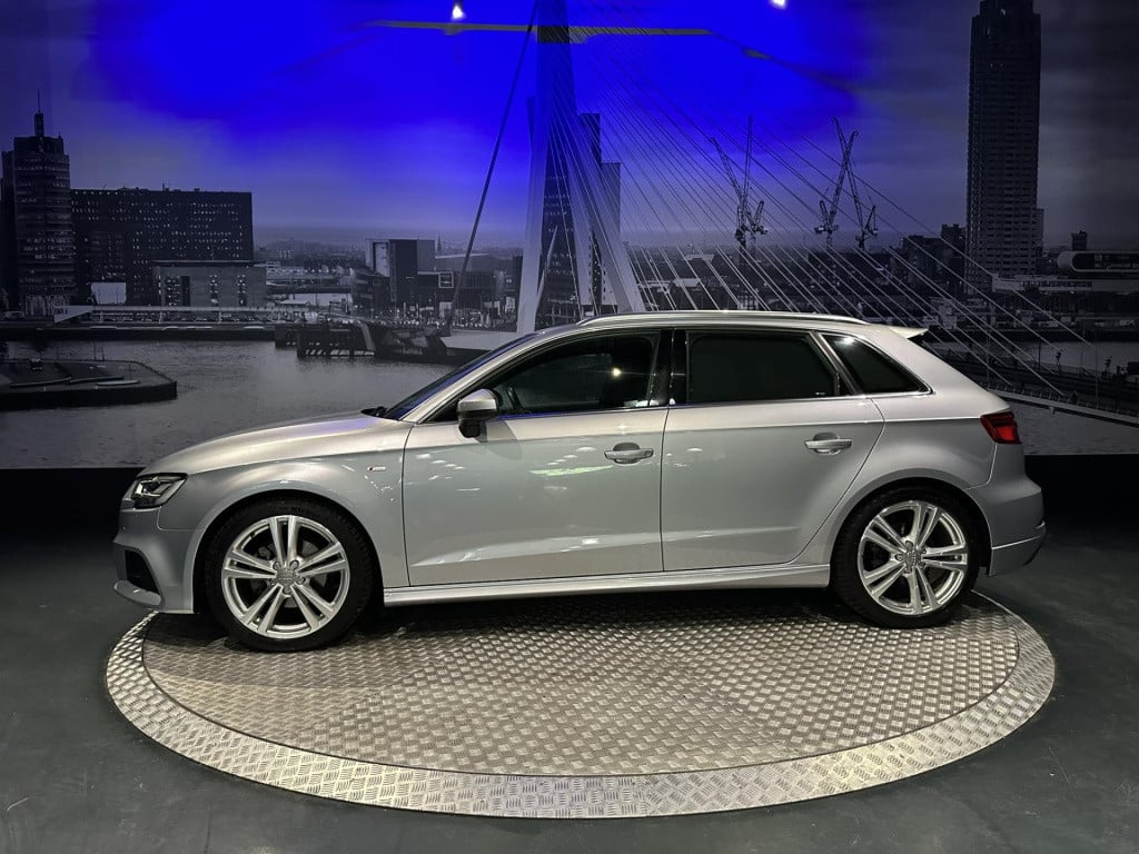 Audi A3 sportback 1.5 tfsi cod sport s line edition *origineel nl*
