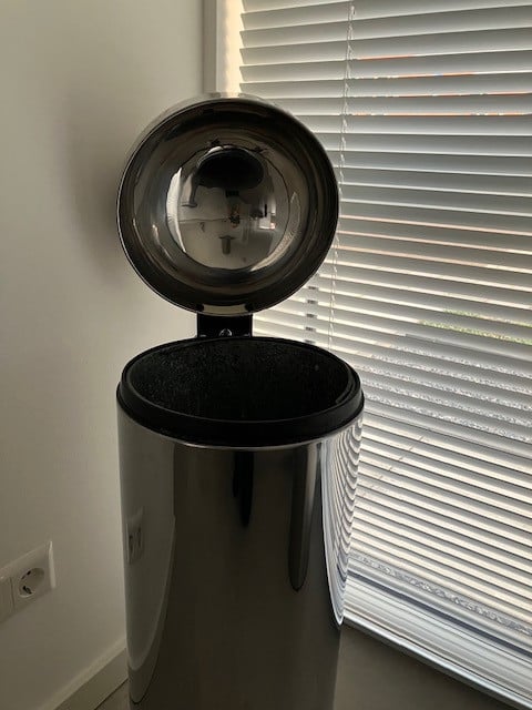 Te koop grote prullenbak 60 L