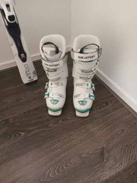 Skischoenen, dames maat 40, nieuw.