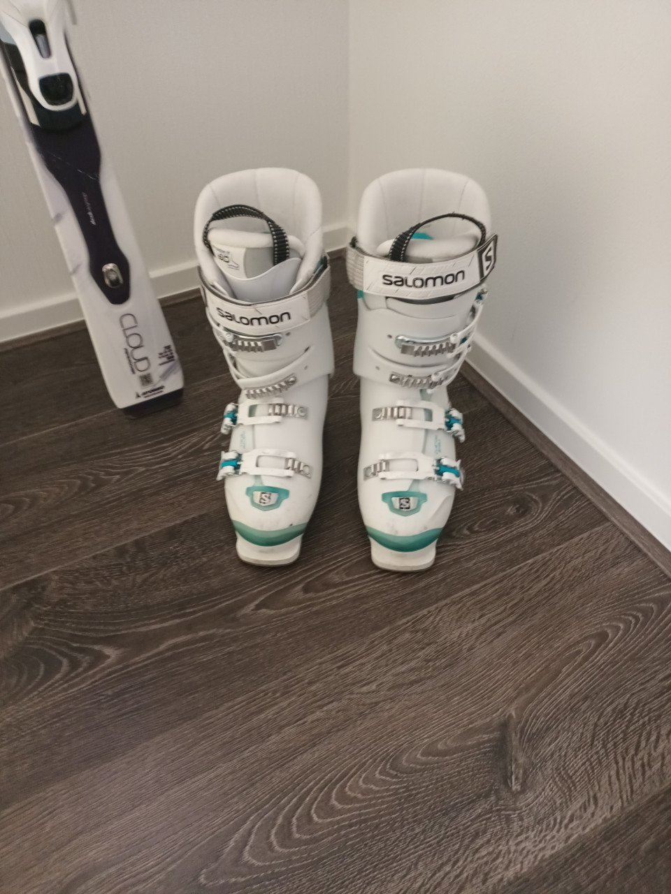 Skischoenen, dames maat 40, nieuw.
