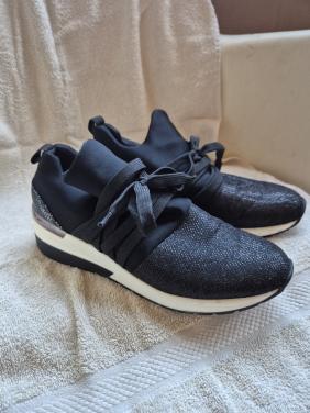Nette zwarte instap sneakers