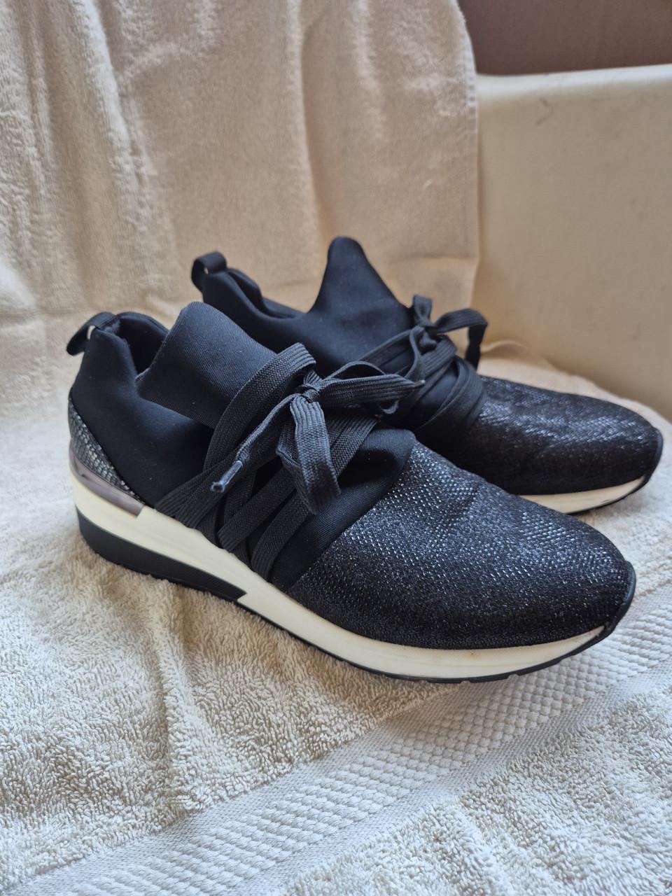 Nette zwarte instap sneakers