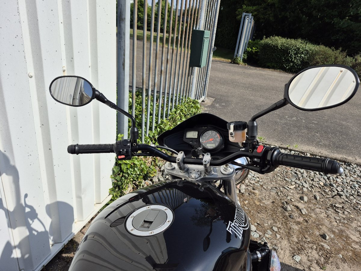 Triumph Street Triple uit 2004