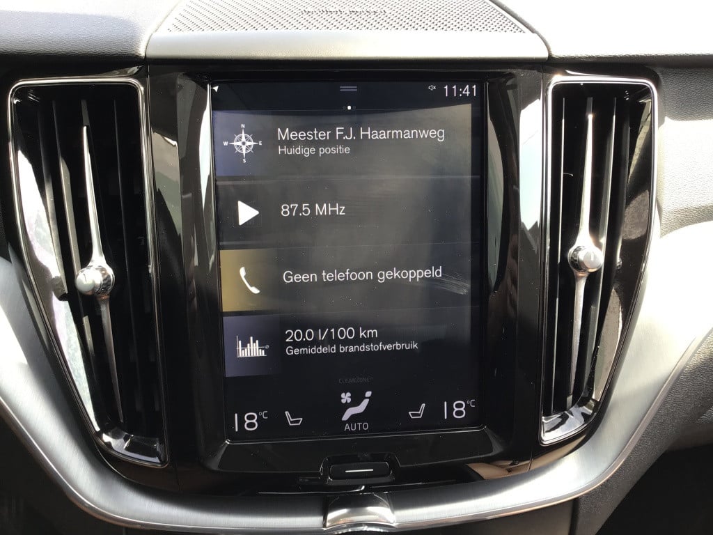Volvo XC60 t8 390pk recharge mo.pro leder/luchtvering/h.k. audio/360 camera