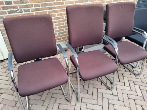 Vergaderstoelen merk Beta met verstelbare rugleuning en stapelbaar