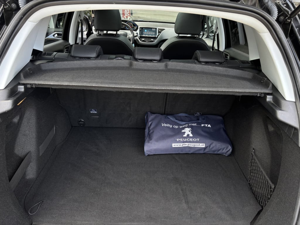 Peugeot 2008 allure 1.2-111pk/panoramadak